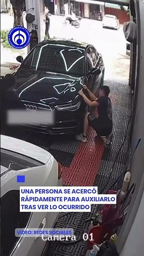 Cofre le aplasta las manos a un hombre mientras revisaba su auto