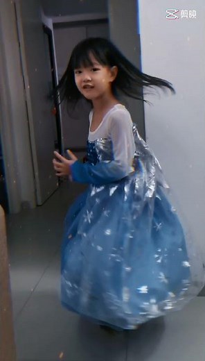 Fast Changing Costume | Elsa Dress Frozen | Kids Fun | Quick Changing costume