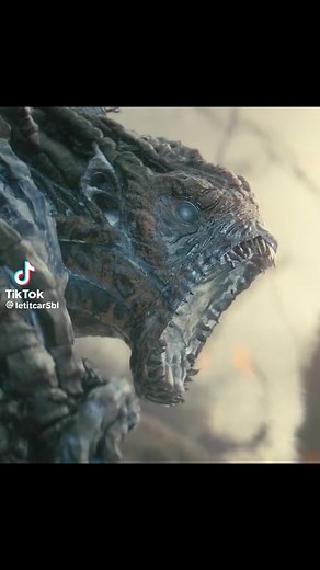 I thought the design, color and in particular, animation/movement of the creatures in EDGE OF TOMORROW(2014) were really impressive. I might have made the aliens sightless, without eyes, but that’s it. And the whole color/translucency thing was really effective. An interesting exercise in non-linear Kubrickian storytelling, particularly in the first two acts. Recommended. #animation #movement #creature #creaturedesign #edgeoftomorrow #color #eyes #instagood #insta #fun #tomorrow #stanleykubrick