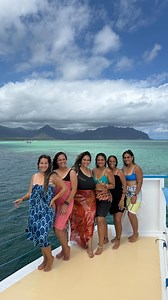 If you’re looking for a good time, it’s at @kaneohesandbar 🙌🏾 • Boat ride with entertainment and food • Banana boat • Tubing • Snorkeling • Paddle boarding • Kayaking • Water volleyball • Floating platform for hanging out and tanning with a view Perfect for a girls trip or moms day out! Take your family and friends and enjoy a day out on the Kaneohe Sandbar on Oahu✨ #Oahu #Hawaii #Family #Friends #Moms #Sandbar #Kaneohe #KaneoheSandbar #MomsDayOut #MomsNightOut #MomFriends #GirlsTrip #GNO | Za