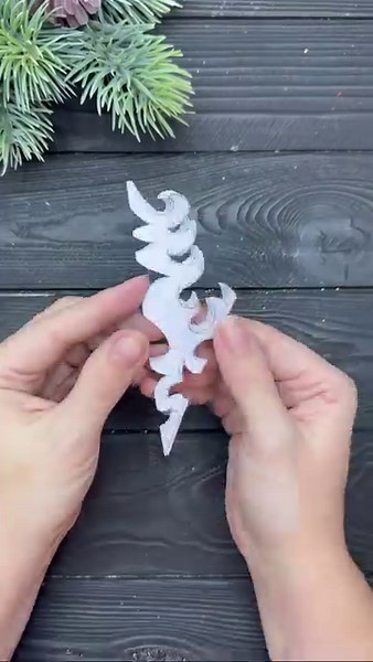8.9K views · 113 reactions | Amazing Christmas Paper Craft #christmas #craft #reels #diy #usa #tutorial #origami #snowflake | Origami Studio | Facebook