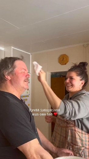 Hyvää isänpäivää ♥️ Ja haleja kaikille kenelle tämä päivä on syystä tai toisesta vaikea. #iltalauluja | Suvi Teräsniska