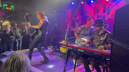 Noch ein kleiner Einblick in die wunderbare Peter Maffay Nacht mit der Maffay Showband im Nepomuk/Altenkunstadt 👍🙏🤟🏿 https://www.facebook.com/share/r/17QgjwyRSq/?mibextid=wwXIfr | Nepomuk