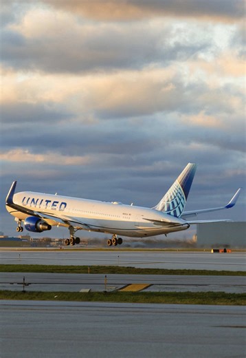 A day in the life of a Boeing 767 Pilot from Rome, Italy to Newark, New Jersey. Ciao Bella 🇮🇹 Cover Photo by 📸 @marcel.hoy • • • • #Aviation #flight #aviationlovers #avgeek #PilotLife