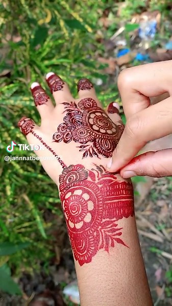 Smart Mehendi Design Ideas for 2024