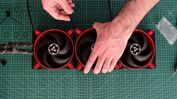 Arctic Liquid Freezer 2 420mm AIO CPU Cooler + BioniX P140 Fan Unboxing