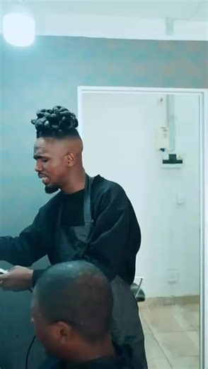 don't forget to stream my big Bro's song MusiholiQ umsebenzi