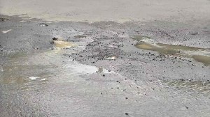 Denuncian un Foco de Infección en la Calle Pathé de Querétaro por Fuga de Aguas Negras | N+