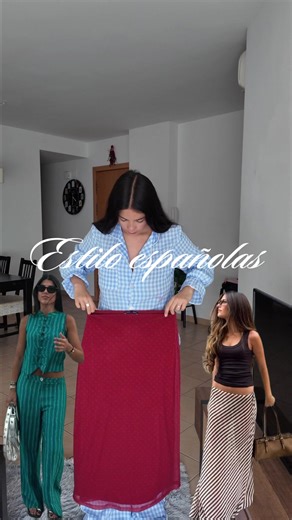 Falda estilo español: recomendada y cómo combinarla