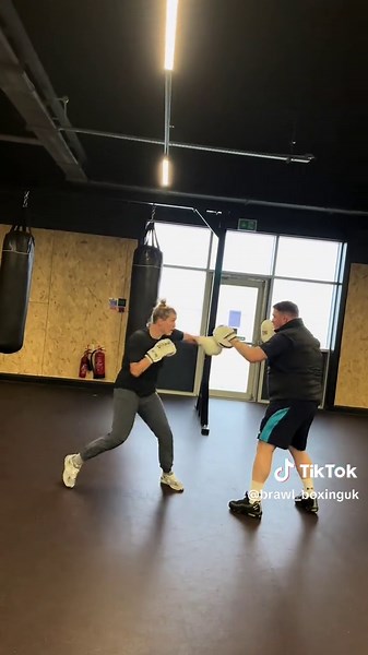 Had the pleasure of training with our sponsored boxer @April Hunter a few weeks back. Ups and downs with injury’s yet still remains positive. Can’t wait to see you fight when you’re fit. 100% future champion and we are along side you all the way 👊 Our TikTok shop is now live so check out our products now!