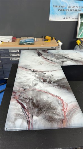 🏛️ HOW TO GET A REAL MARBLE LOOK WITH EPOXY 🏛️ Want your epoxy countertop to look like real marble? Here’s the secret 👇 1️⃣ Pick one main base color. 2️⃣ Add just a few accent tones for depth. 3️⃣ Pour them in smooth, flowing lines—straight, diagonal, or curved—but keep the direction consistent to mimic natural veining. ✨ Remember: less is more. Too many colors or chaotic movements can make it look busy instead of elegant. Keep it simple, clean, and classy—and your epoxy will look just like p