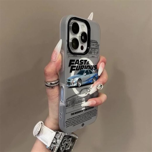Carcasa gelatinosa imantada gris, estampado auto Skyline R34, diseño automovilístico para amantes del cine de carreras #FundaAutoSkyline #CaseMagneticoCarreras #FastFuriousMX #AccesoriosAutos #FundasGrisTendencia