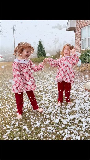 Maybe it’s snow… maybe it’s a snow machine 🤍❄️ #tamijones #beginnersewing #sewing #diy #crafty | Tami Jones • Hometown Quilt Company, LLC