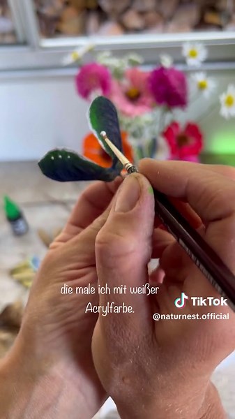 Libellen aus Ahornsamen basteln: DIY-Anleitung