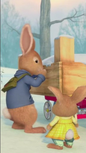 Peter comes across a surprise hidden in the SNOW! ❄️❄️ | ‪@OfficialPeterRabbit‬ Christmas #Shorts ✨✨