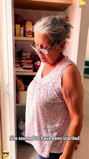 Cute reaction to being scared #funny #familycomedy #prank #failed #comedy