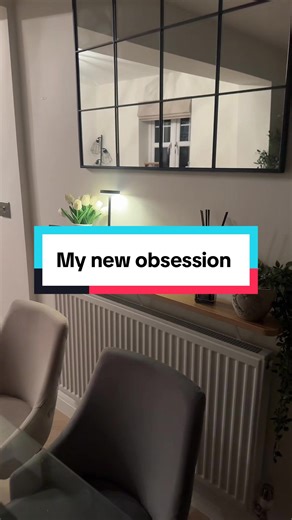 This radiator shelf is my new obsession, so easy to install and looks insane! #radiatorshelf #shelf #homeinspo #budgetdecor
