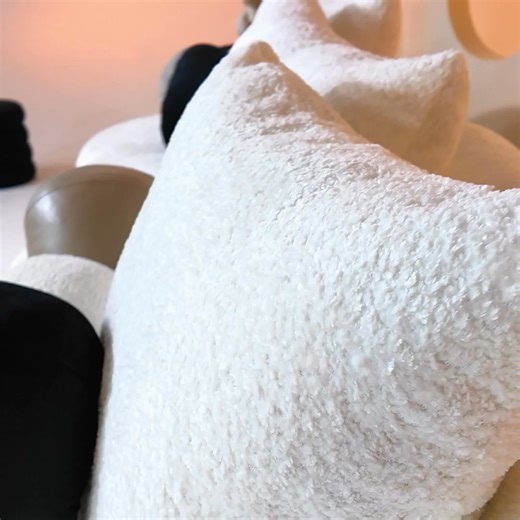 🌿 Cornelia, una sala modular que fluye con tu espacio. ¡Déjala transformar tu hogar con estilo natural! Toda la tienda con el 50% de descuento sobre precio de lista 15% de descuento adicional hasta 12 msi con Banamex. *Precio Mejor Fin ya incluye descuentos. Vigencia al 12 de octubre. SOFÁNNI HERMOSILLO Da clic y envíanos un mensaje de Whatsapp: http://wa.me/5641687792 Av de la Cultura 81 Colonia Proyecto Rio Sonora (a un lado de Dico Plaza Pabellón Reforma) Teléfono: 662 109 5214 y 56 4168 779