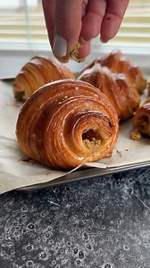 Jolie rencontre entre le baklava et le croissant 🥐 ❤️ Une recette imaginée par la talentueuse @natashas_baking | ELLE à table