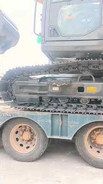 Skilled Chinese Excavator Operator Loading on Ramp | Heavy Equipment Loading Skills