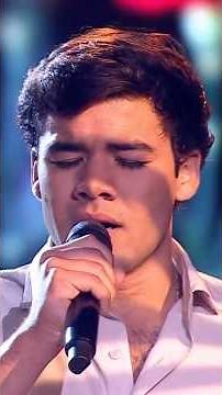 "Grândola, Vila Morena" sung by António Paulino 👏 A performance full of emotion and meaning! ❤️