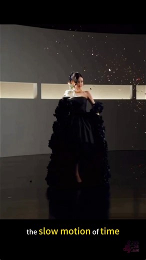 60 Apple iPhone 17 Pro for Vogue bullet time slow motion shot😮😮😮 Follow Usedcinegear for more. #iPhone17pro #bullettime #slowmotion #shotbyiphone #Vogue @追蹤者 @頭號粉絲 Usedcinegear Group | Usedcinegear