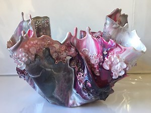 How to make this stylish resin bowl using sheets of plastic and resin