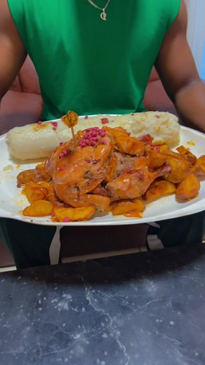 #food #foodlover #enjoyfood #tiktokrwanda🇷🇼 #tiktokburundi🇧🇮 #tiktokuganda #tiktok #chicken #kwanza #chickenlegpiece