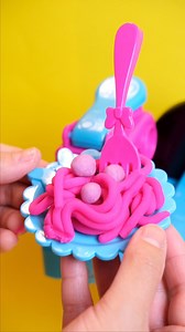 So many Softee Dough treats to make with Minnie Mouse's Color Change Pretend Kitchen, what will you cook up? 🎀 | Cra-Z-Art