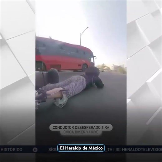 ¡Loco al volante! Conductor tira con su carro a mujer en moto sobre insurgentes y se da a la fuga