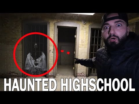 TERRIFYING HAUNTED HIGHSCHOOL ALL ALONE