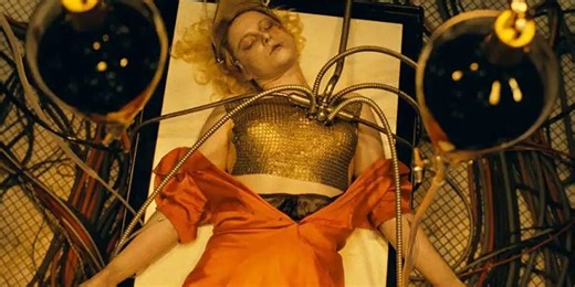 Christian Bale 化身「科學怪人」！Maggie Gyllenhaal 執導《科學新娘！The Bride》前導預告登場