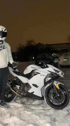 Afraid To Drop Your Motorcycle #sportbike #beginner #motorcycle #biketok #bike #ninja400 #fyp | Justin Brunette