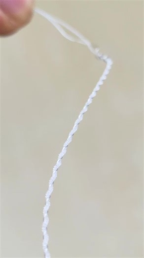 Nuevos robots en desarrollo usando alambre de nitinol o incluso nylon como músculos artificiales. Estos materiales pueden contraerse y generar movimiento, permitiendo crear mecanismos ligeros y diferentes a los actuadores tradicionales. La idea es aplicarlos en robots un tanto peculiares, donde la simplicidad y el peso reducido son claves. #Nitinol #ArtificialMuscles #SoftRobotics #BioInspiredRobotics #ExperimentalRobotics