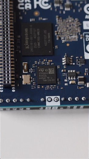 Arduino Uno Q with Zephyr OS on STM32U585 Arm microcontroller
