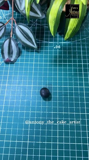 How to make music notes out of fondant / cake topper...#music#notes#symbol#how#caketopper#cake#reels#reelsinstagram#antonythecakeartist#artist | Antony Bidesh