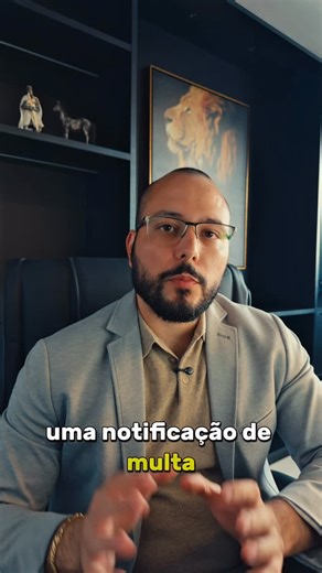 Jacobi Advocacia | Direito de Trânsito on Instagram: "Receber uma notificação de multa de trânsito costuma gerar dúvidas imediatas: Pago? Recorro? Posso perder a CNH? Mas o que poucos motoristas sabem é que o primeiro passo após a notificação não é recorrer nem pagar, e sim analisar corretamente o auto de infração de trânsito. O auto de infração é o documento oficial elaborado pelo agente no momento da fiscalização. É nele que constam todas as informações essenciais do caso e, muitas vezes, erro