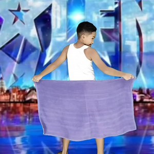 Juan Gabriel use towel to hide privates! #funny #bgt #gottalent #JuanGabriel #parody | Juan Gabriel