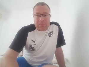 Unser Pressesprecher Daniel Knorr hat uns folgendes Video aus dem Familienurlaub geschickt: 👇👇👇 Sponsoren, Investoren, Gönner usw. gebt uns bzw. dem Verein die Möglichkeit, Zeit zu gewinnen, um mit strukturierter Sponsorenaquise, die es leider in den letzten zwei Jahren nicht gab, zu versuchen, den Verein zu retten und auch die Fortsetzung des Spielbetriebes in der Regionalliga West möglich zu machen! Bis zum Winter fehlen ca. 120.000 - 140.000 Euro. Bitte nicht falsch verstehen, aber das sin