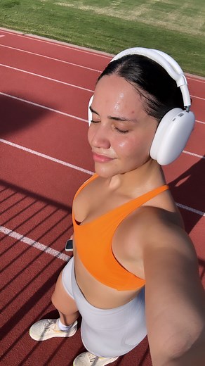 Sarah Davis on Instagram: "comment ‘READY’ + tag a friend who’s gonna lock in with us 🤝🏽 first week is free join in my profile 🔗 @joinladder"