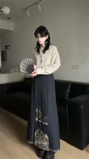 Revolutionize Your Style: Chinese Fashion with the Mullet & Horse Face Skirt