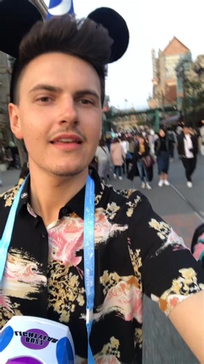 Big ears at #disneyland 😛😂 #ukvlog #foryoupage @tiktok_uk