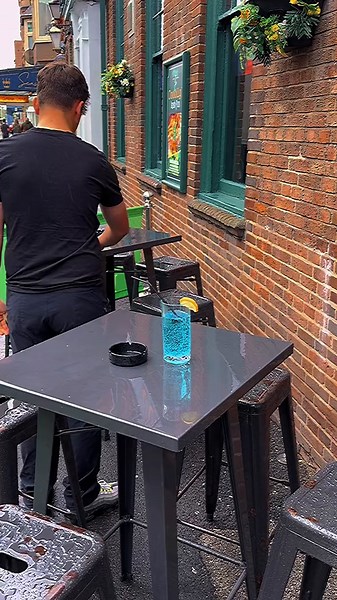 Welcome to Connollys! 🇮🇪☘️ 🤣 #southport #southportbars #irishbar #southportpier #hospitality #hospitalityindustry