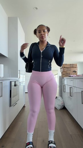 Ayla the Goddess: Pinky Slay and the Divine Style