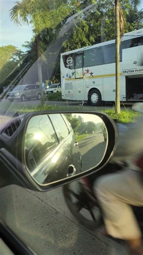 bus yang buat field trip udah siap... anak anak pasti seneng banget naik ini. 10april26