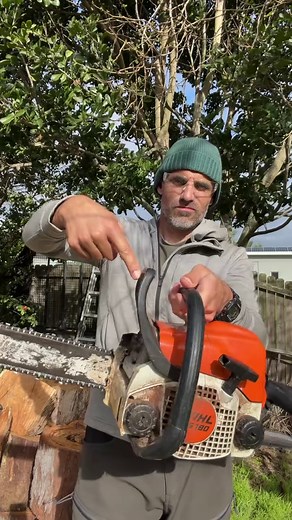 How to avoid chainsaw kickback🪚 ⚠️You can of course wear more safety equipment. This is the minimum I’m comfortable with. 🪖The next safety items, in priority order would be a helmet with face protection, chaps (leg protection trousers) and safety-toe boots. If I was doing a lot of work where fatigue and complacency become an issue I would definitely get them. 🐥The other risk area is when you’re not experienced with a chainsaw so if you’re starting out definitely consider wearing everything. �