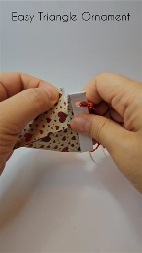 Triangle Gift Box Ornament 삼각 선물박스 오너먼트 三角ギフトボックスオーナメント