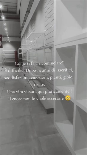 ciao, mia mamma ha perso il suo negozio di abbigliamento e ora ha tutte rimanenze che ha deciso di caricare su vinted per provare a venderle, dateci una mano per favore 💔 #negozio#chiusura#vinted