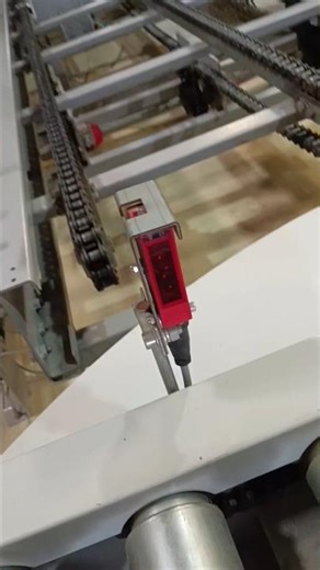 Conveyor Sensor Ka Magic ⚡ | Photoelectric Sensor + Reflector Working Demo #shorts #sensor