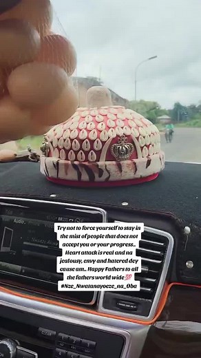 Try not to force yourself to stay in the mist of people that does not accept you or your progress.. Heart attack is real and na jealousy, envy and hatered dey cause am.. Happy Fathers to all the fathers world wide💯 🤲😍